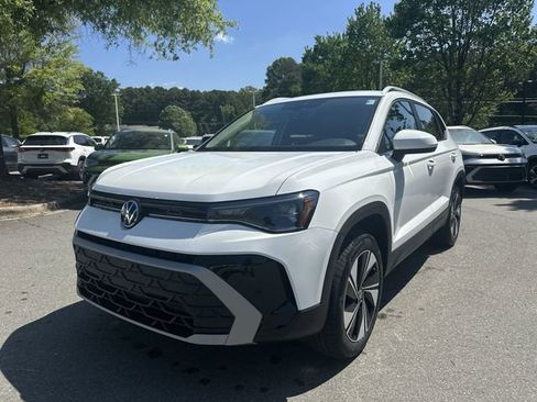 New 2026 Volkswagen Taos SE AWD/4WD image 1