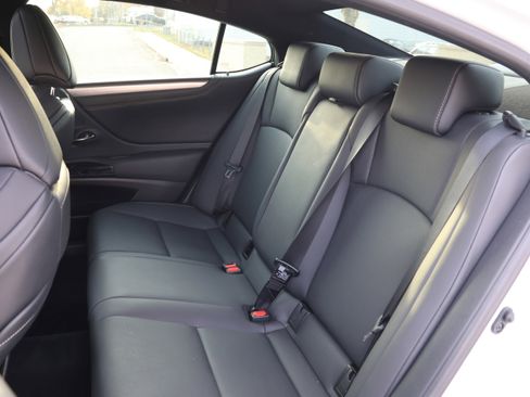 Certified 2022 Lexus ES 300h F Sport image 33