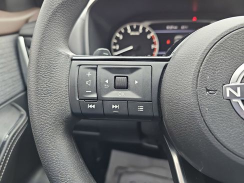 Used 2023 Nissan Rogue SV FWD image 18
