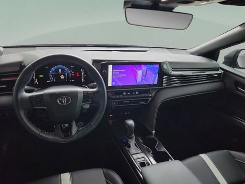 Certified 2025 Toyota Camry SE image 9