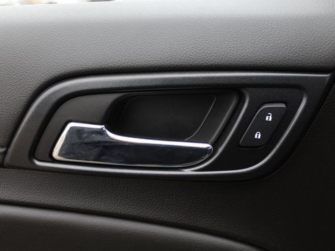 Used 2019 Chevrolet Suburban LT image 10