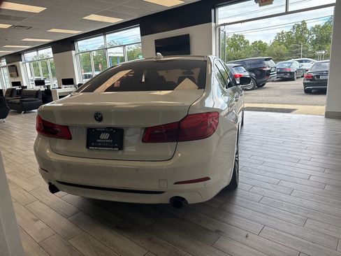 Used 2019 BMW 530e xDrive w/ Convenience Package AWD/4WD image 4