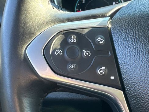 Used 2021 Chevrolet Traverse LT image 21