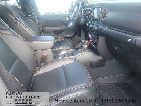 Used 2022 Jeep Gladiator Mojave w/ Cold Weather Group image 17