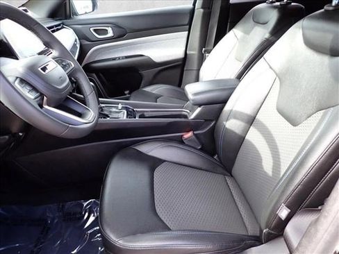 Used 2024 Jeep Compass Latitude AWD/4WD image 12