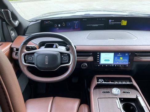 Used 2025 Lincoln Navigator Reserve AWD/4WD image 14