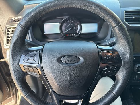 Used 2018 Ford Explorer XLT w/ Equipment Group 202A AWD/4WD image 14