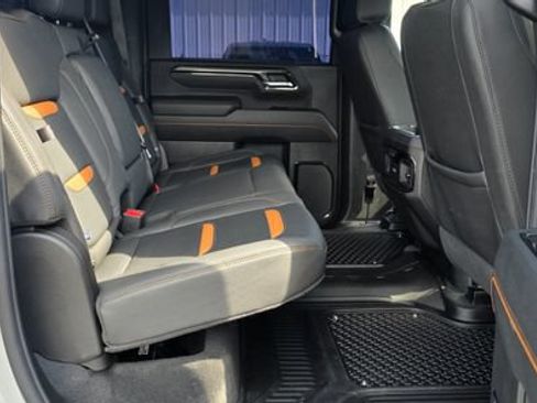 Used 2025 GMC Sierra 2500 AT4 w/ AT4 Premium Plus Package AWD/4WD image 13