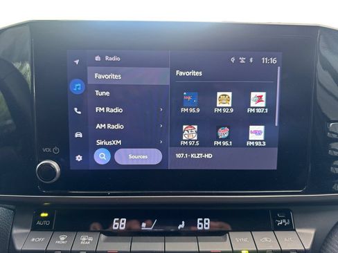Used 2025 Toyota Camry SE w/ Convenience Package FWD image 25
