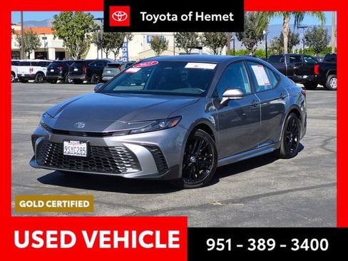 Used 2025 Toyota Camry SE image 1