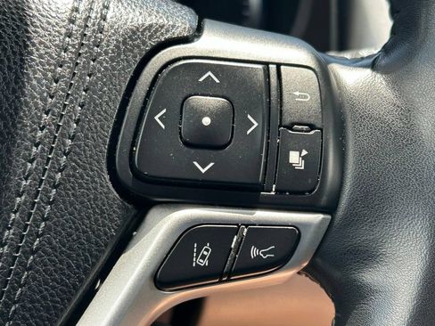 Used 2018 Toyota Highlander Limited Platinum FWD image 28