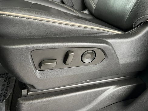 Used 2023 GMC Yukon XL SLT image 26