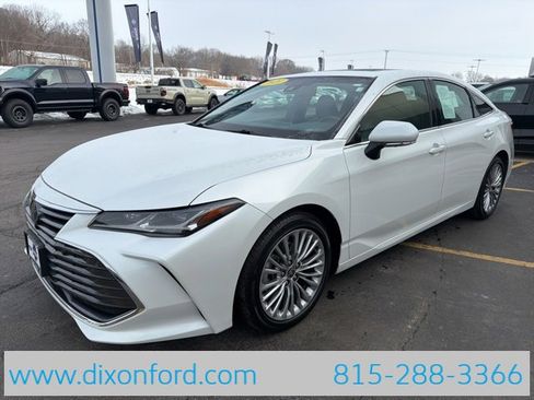 Used 2021 Toyota Avalon Limited image 3
