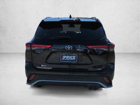 Used 2021 Toyota Highlander XSE image 6