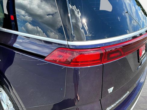 Used 2022 Kia Carnival LX FWD image 23