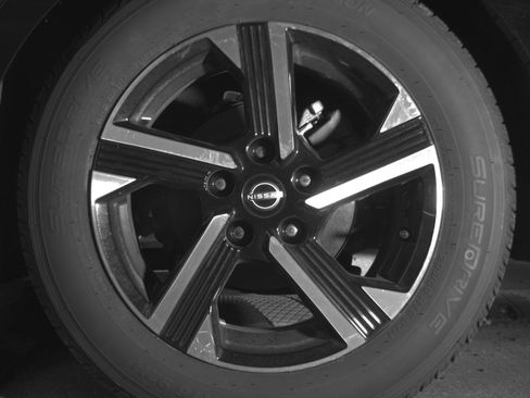 Used 2025 Nissan Sentra SV FWD image 14