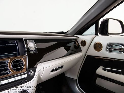 Used 2018 Rolls-Royce Dawn RWD image 15