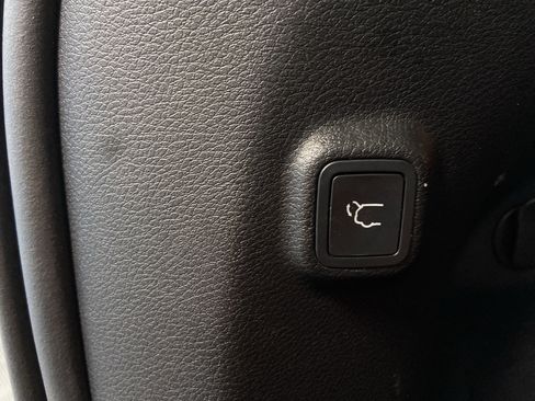 Certified 2019 Jeep Cherokee Limited image 37