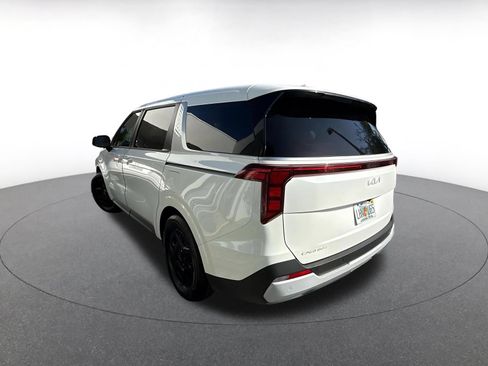 Used 2026 Kia Carnival FWD image 6