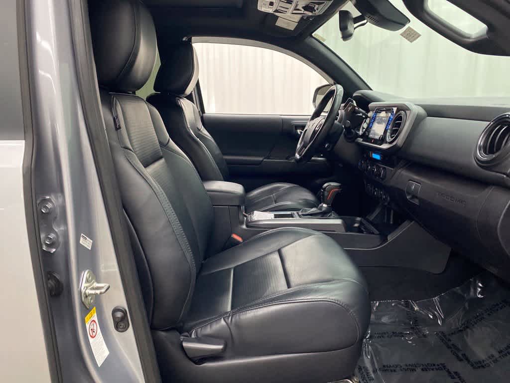Used 2018 Toyota Tacoma TRD Off-Road AWD/4WD image 18