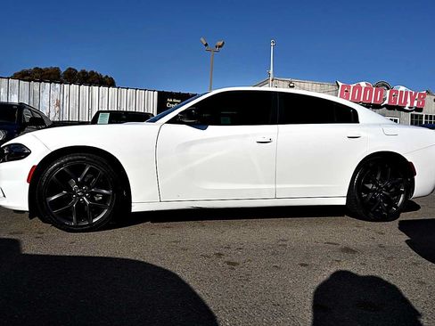 Used 2019 Dodge Charger SXT w/ Plus Group RWD image 4