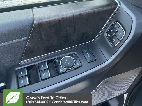 Used 2023 Ford F350 Lariat w/ Chrome Package image 20