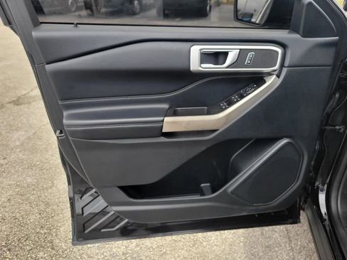 Used 2022 Ford Explorer XLT w/ Equipment Group 202A image 15