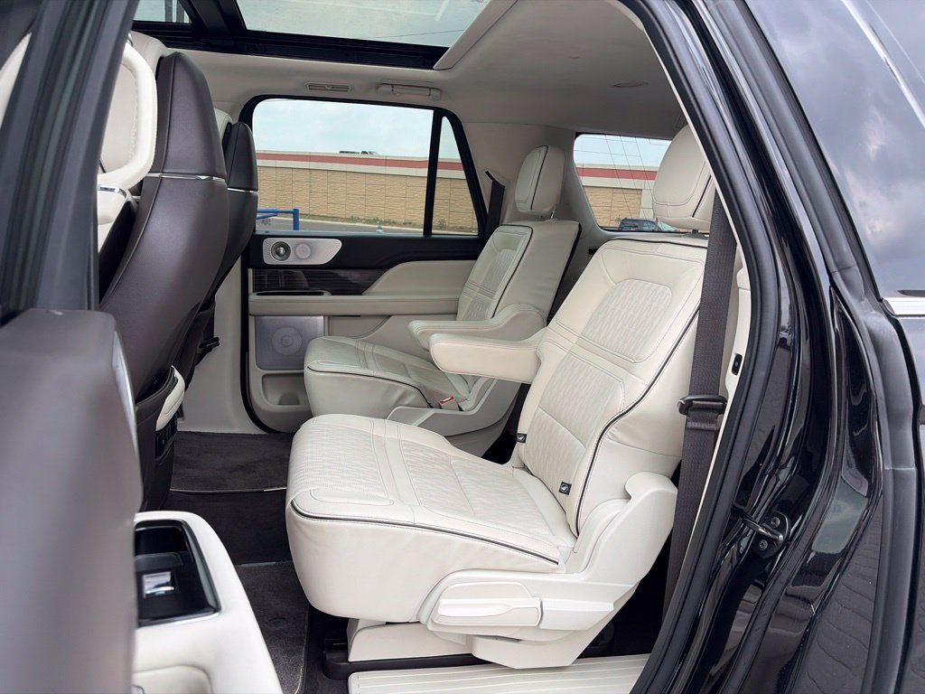 Used 2023 Lincoln Nautilus FWD w/ Premium Package image 18