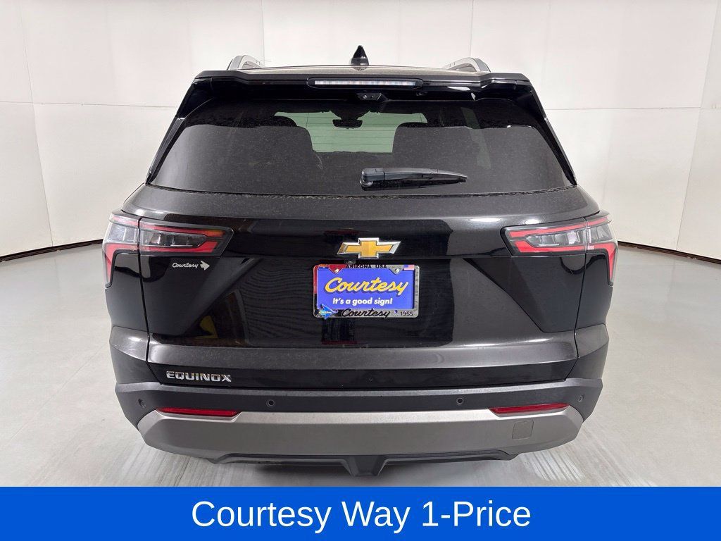 Used 2025 Chevrolet Equinox LT w/ Convenience Package II FWD image 9