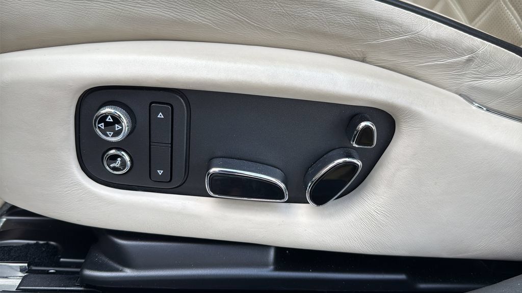 Used 2013 Bentley Mulsanne RWD image 38