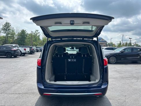 Used 2020 Chrysler Pacifica Limited image 13