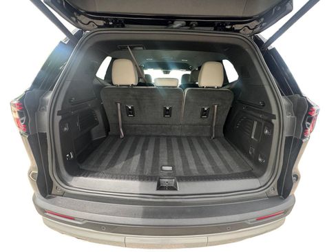 Certified 2026 GMC Acadia Elevation w/ Elevation Premium Package FWD image 18