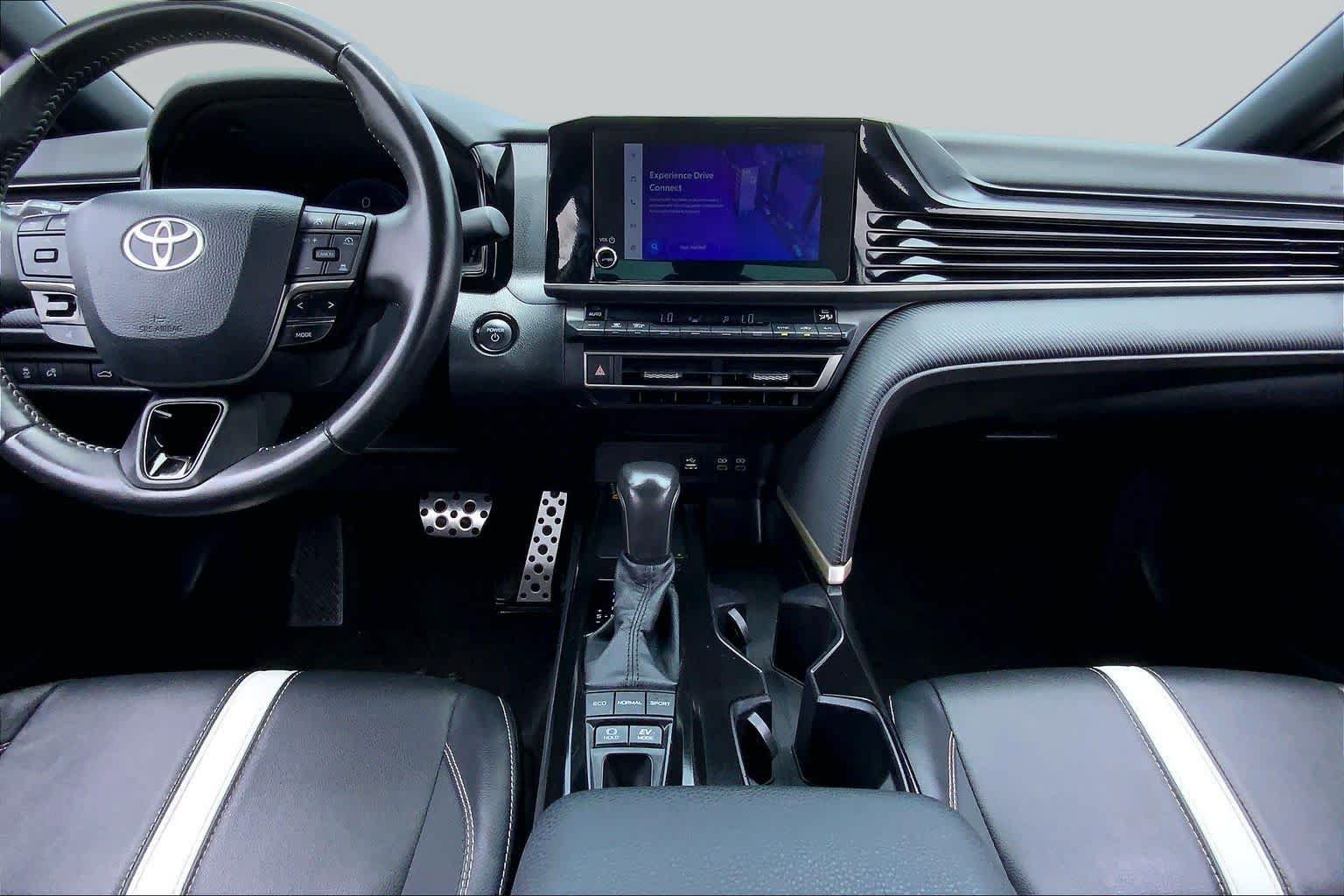 Used 2025 Toyota Camry SE FWD image 15