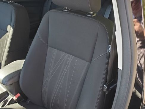 Used 2018 Ford Focus SE w/ Cold Weather Package FWD image 19