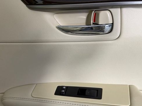 Used 2014 Lexus ES 350 w/ Luxury Package FWD image 30