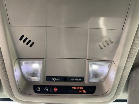 Used 2021 Chevrolet Equinox LS w/ LS Convenience Package image 24