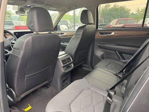 Used 2024 Volkswagen Atlas SE AWD/4WD image 13