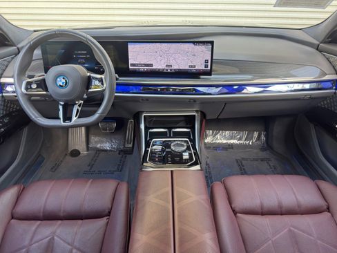 Used 2023 BMW i7 xDrive60 w/ Executive Package 2 AWD/4WD image 14