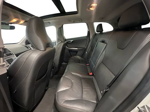 Used 2017 Volvo XC60 T6 Dynamic w/ Preferred Option Package image 11