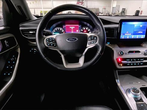 Certified 2023 Ford Explorer XLT w/ Equipment Group 202A image 5