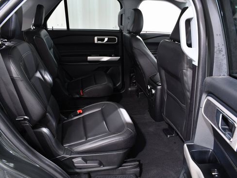 Used 2022 Ford Explorer XLT w/ Equipment Group 202A image 19