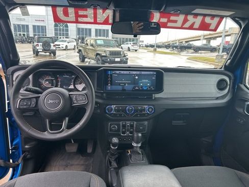 Used 2024 Jeep Gladiator Sport image 35