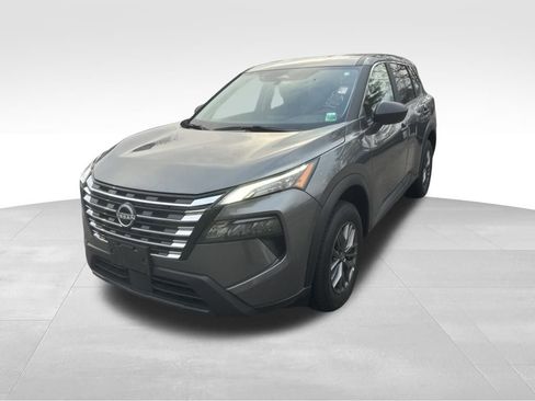 Used 2024 Nissan Rogue S image 2