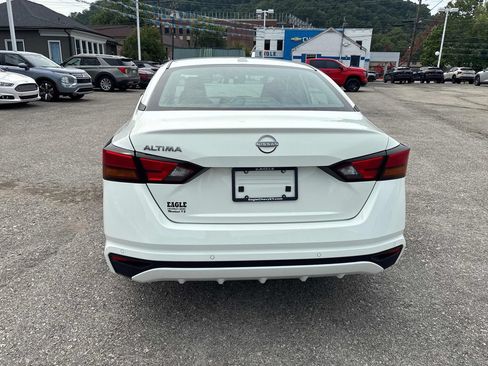 Used 2025 Nissan Altima 2.5 SV FWD image 4