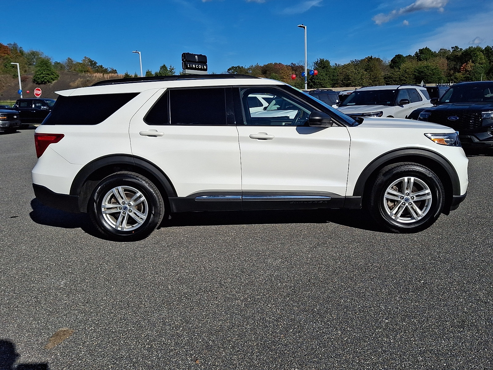 Used 2023 Ford Explorer XLT AWD/4WD image 8