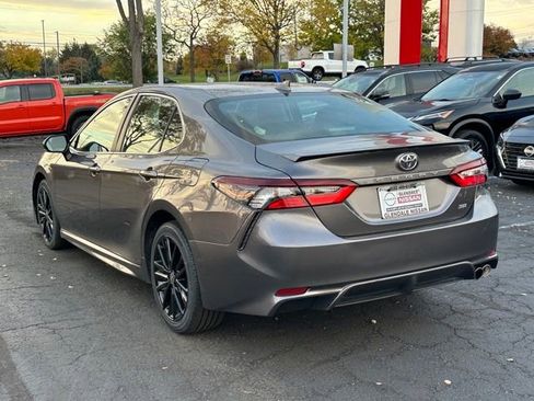 Used 2023 Toyota Camry SE image 6