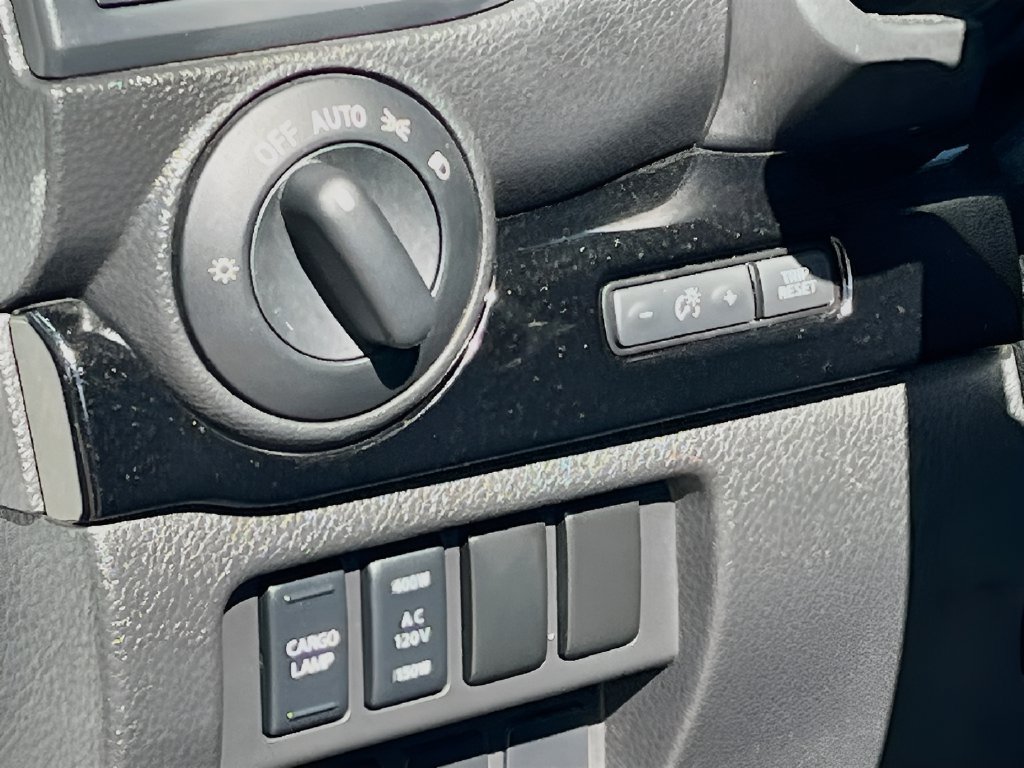 Used 2024 Nissan Titan SV w/ SV Convenience Package AWD/4WD image 10
