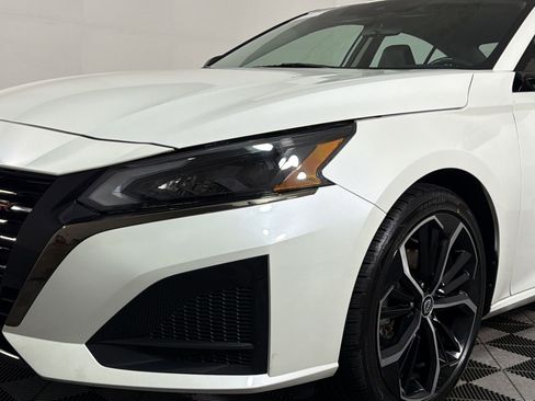 Used 2024 Nissan Altima 2.5 SR FWD image 9
