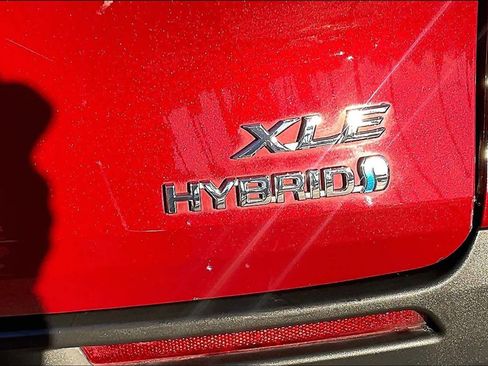 Used 2021 Toyota Sienna XLE image 10