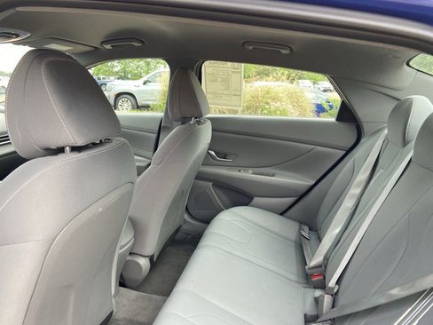 Used 2023 Hyundai Elantra SEL w/ Convenience Package FWD image 17